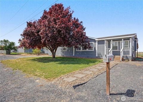 Photo of 723 S Jackson Street, Warden, WA 98857 (MLS # 2523186)