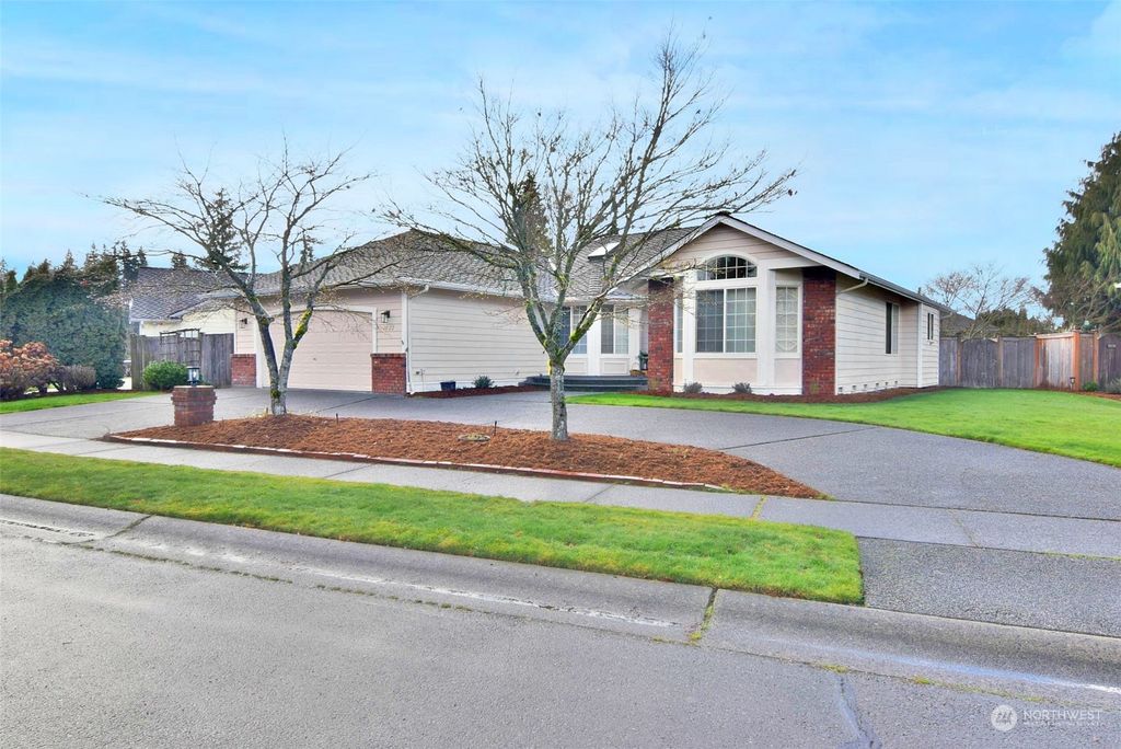 Photo of 18122 12th Avenue W, Lynnwood, WA 98037 (MLS # 2040633)