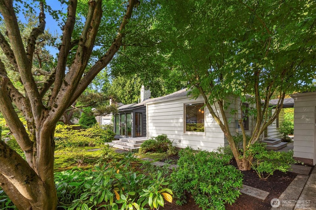 Photo of 7708 44th Avenue NE, Seattle, WA 98115 (MLS # 2388696)