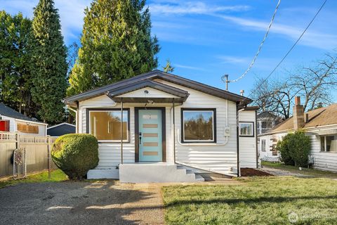 Photo of 12215 44th Avenue S, Tukwila, WA 98178 (MLS # 2474776)