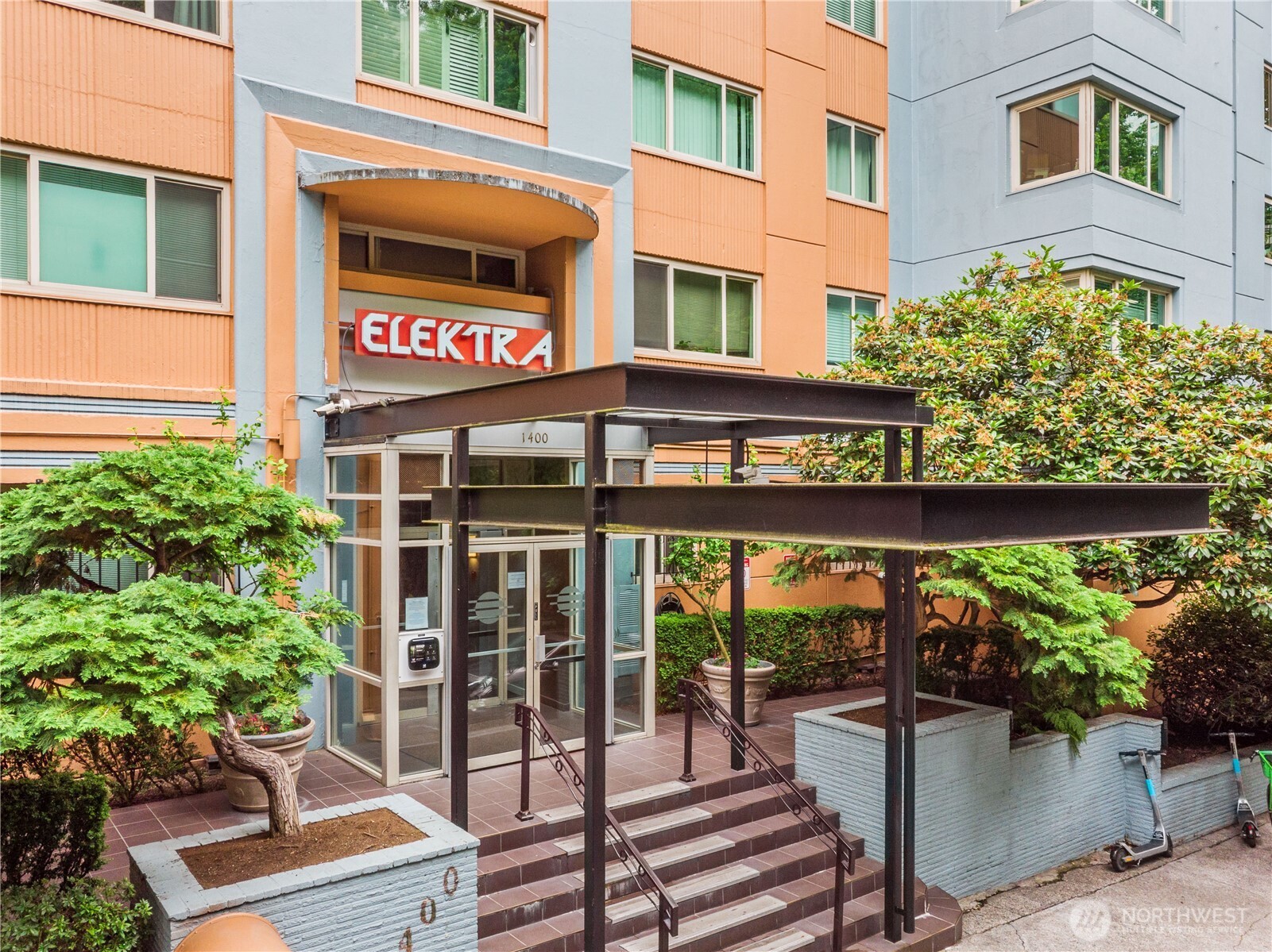 1400 Hubbell Place 909