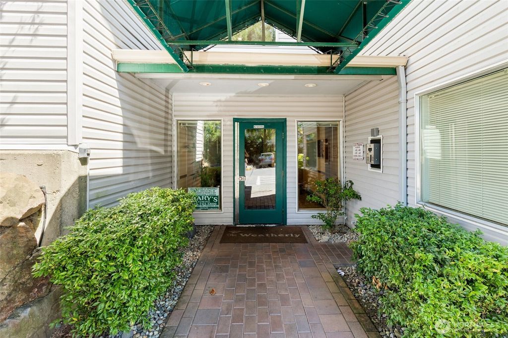 Photo of 1522 NE 175th Street #403, Shoreline, WA 98155 (MLS # 2408999)