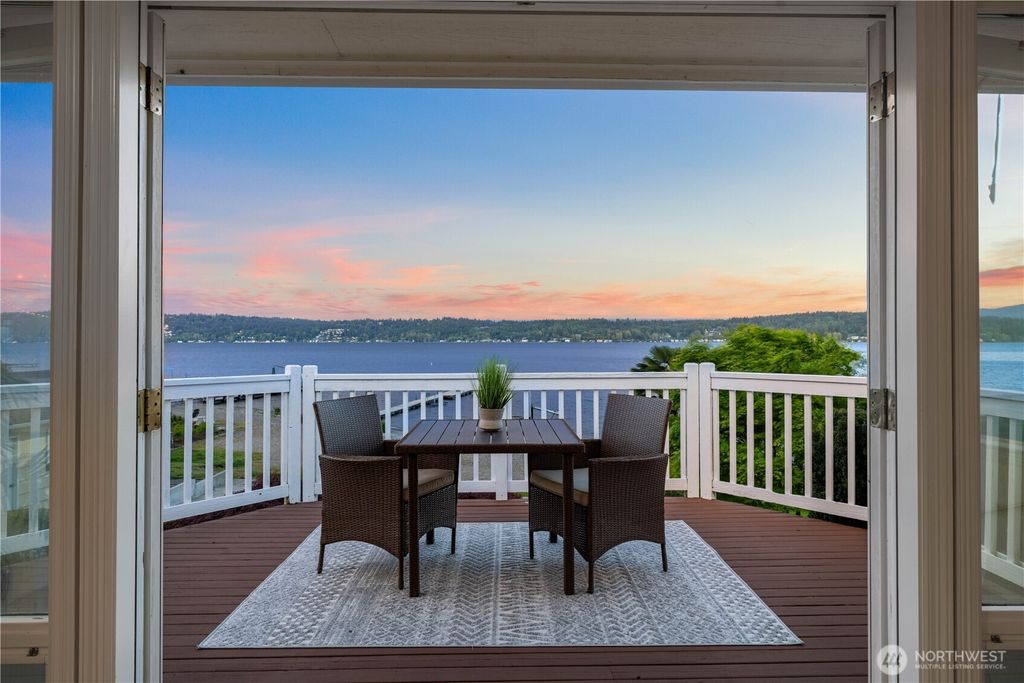 Photo of 408 W Lake Sammamish Parkway SE, Bellevue, WA 98008 (MLS # 2397661)