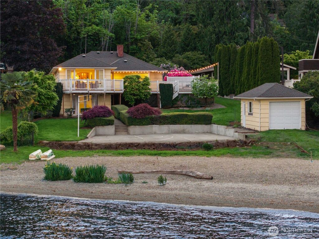 Photo of 408 W Lake Sammamish Parkway SE, Bellevue, WA 98008 (MLS # 2397661)