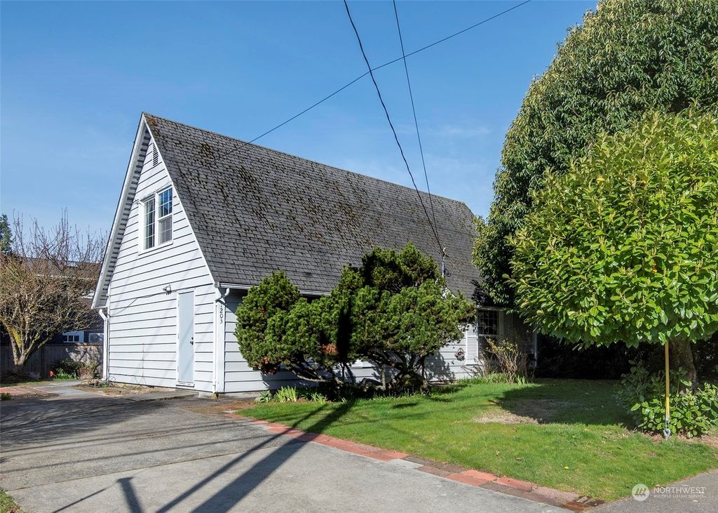 Photo of 1203 6th Street, Kirkland, WA 98033 (MLS # 2211152)