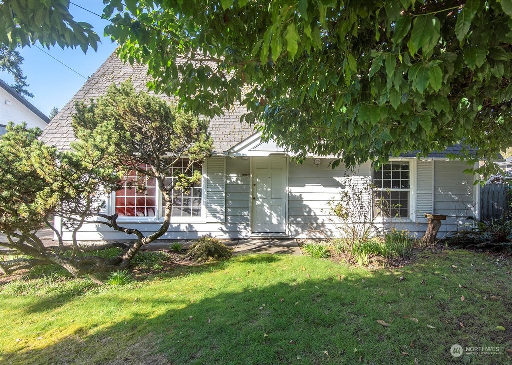 Photo of 1203 6th Street, Kirkland, WA 98033 (MLS # 2211152)