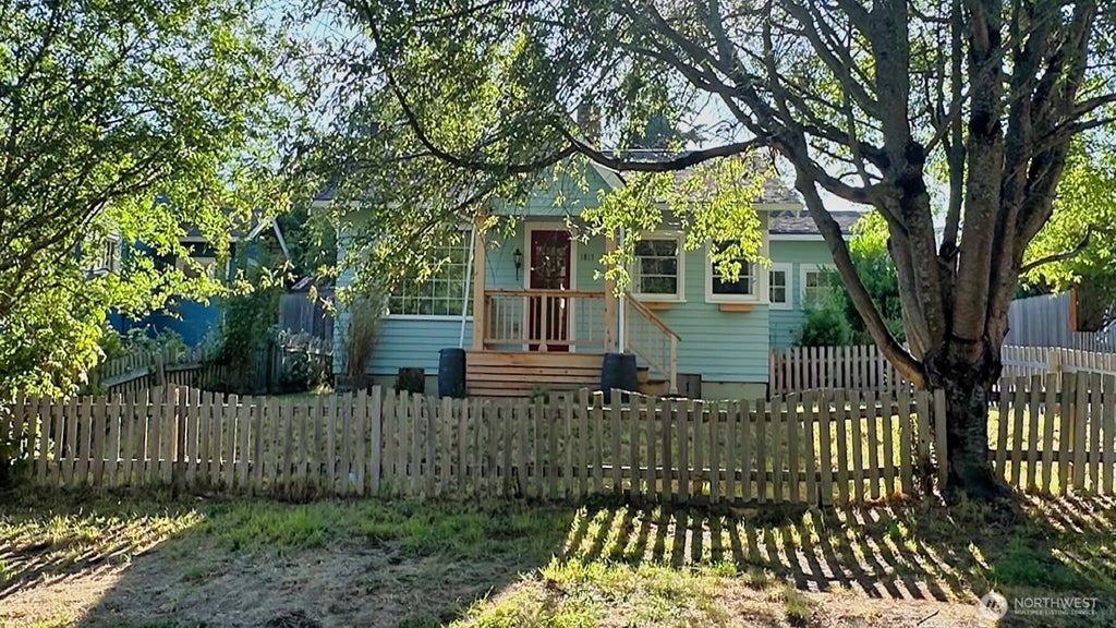 Photo of 1813 Gise Street, Port Townsend, WA 98368 (MLS # 2544284)