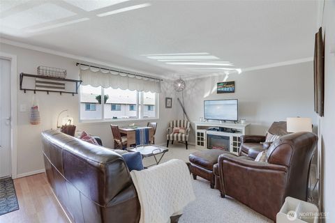 Photo of 1420 48th St #B10, Long Beach, WA 98631 (MLS # 2469076)