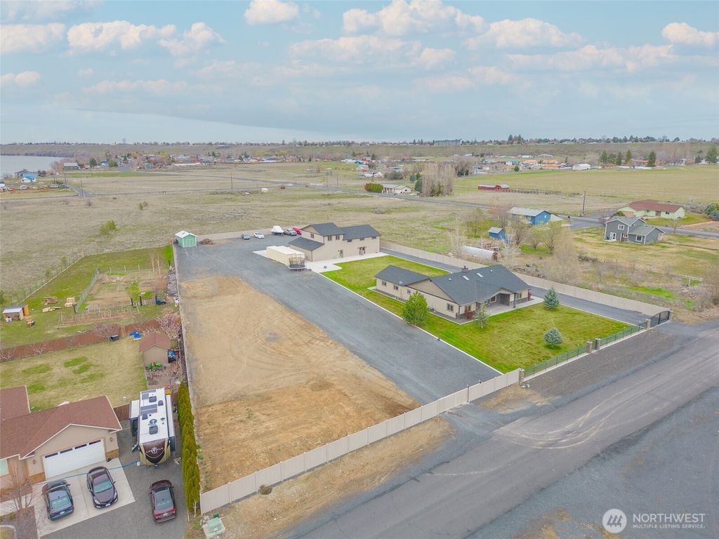 Photo of 7342 Redmond Road NE, Moses Lake, WA 98837 (MLS # 2494226)