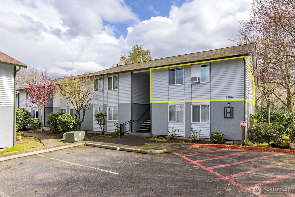 Photo of 1872 Central Place S #H76, Kent, WA 98030 (MLS # 2354833)