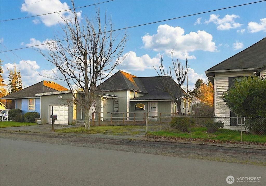 Photo of 317 W King Street, Aberdeen, WA 98520 (MLS # 2477300)