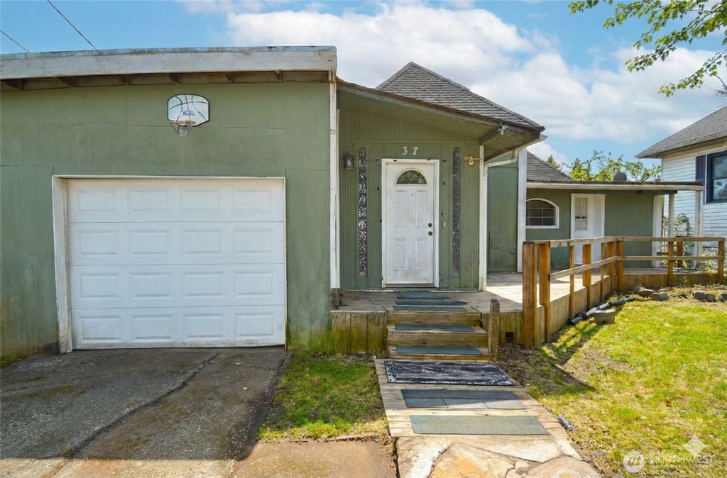 Photo of 317 W King Street, Aberdeen, WA 98520 (MLS # 2477300)