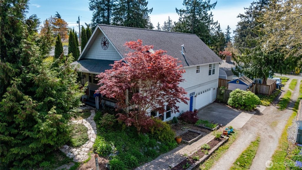 Photo of 412 Jefferson Street, Mount Vernon, WA 98274 (MLS # 2510669)