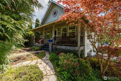 Photo of 412 Jefferson Street, Mount Vernon, WA 98274 (MLS # 2510669)