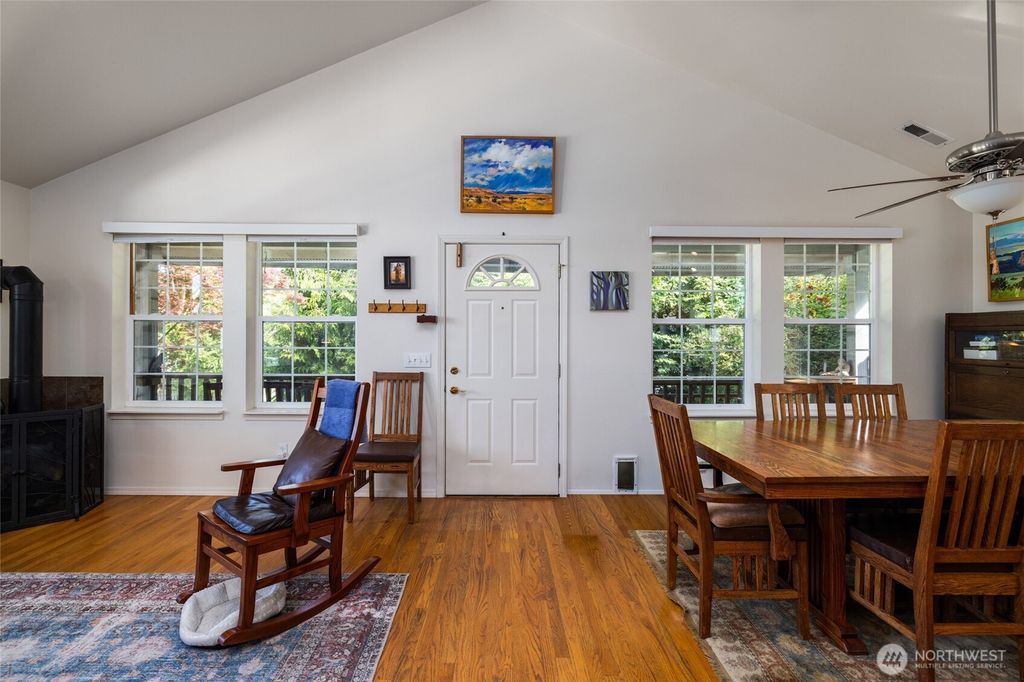 Photo of 412 Jefferson Street, Mount Vernon, WA 98274 (MLS # 2510669)