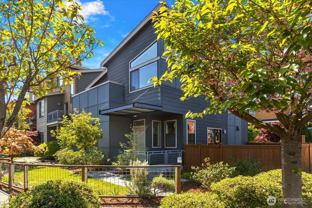 Photo of 15822 13th Avenue W, Lynnwood, WA 98087 (MLS # 2520111)