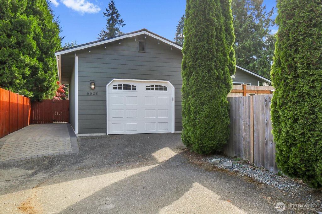 Photo of 6628 Beverly Boulevard, Everett, WA 98203 (MLS # 2510900)
