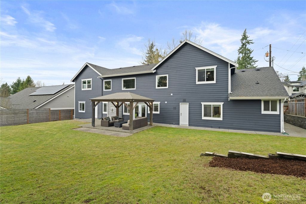 Photo of 12411 NE 108th Place, Kirkland, WA 98033 (MLS # 2477665)