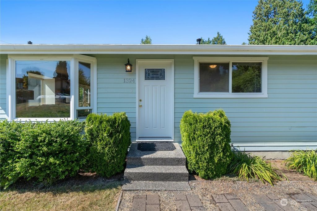Photo of 1324 N 40th Street, Renton, WA 98056 (MLS # 2133680)