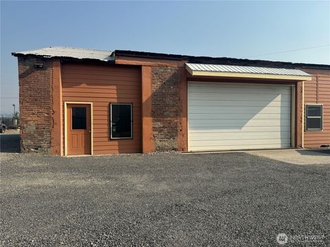 Photo of 725 1/2 S Columbia Street, Wenatchee, WA 98801 (MLS # 2443286)
