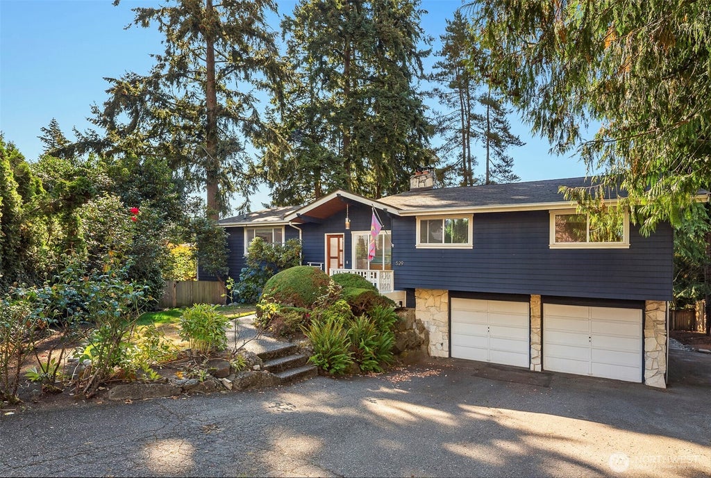 Photo of 529 NW 201st Place, Shoreline, WA 98177 (MLS # 2586449)