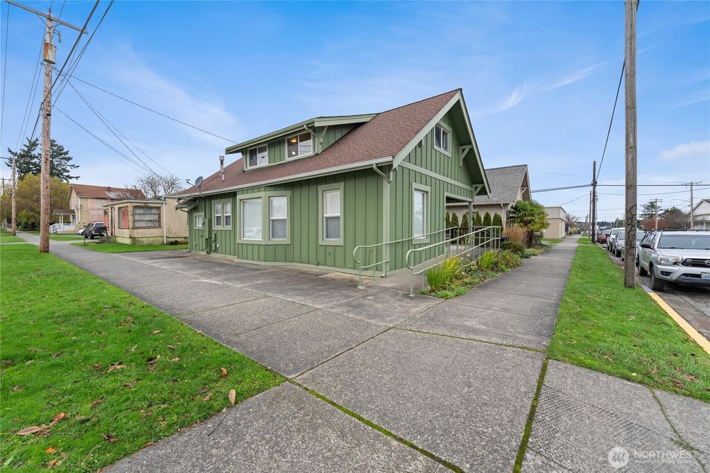 Photo of 520 O Avenue, Anacortes, WA 98221 (MLS # 2460972)