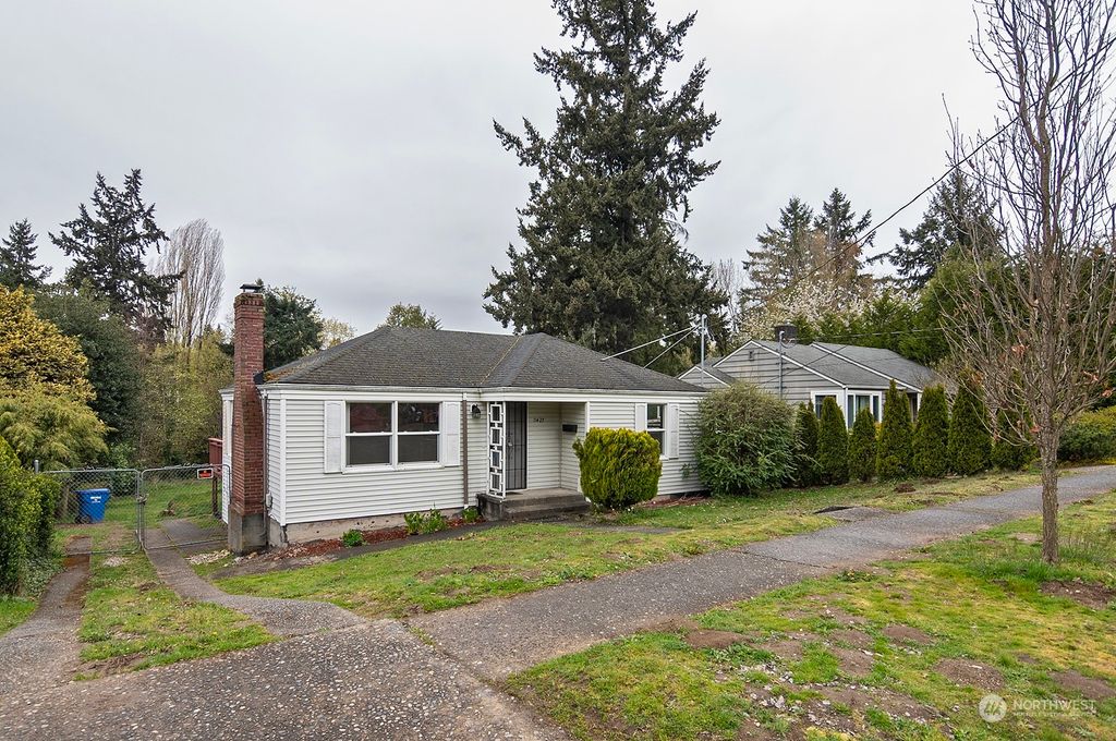 Photo of 11427 Crestwood Drive S, Seattle, WA 98178 (MLS # 2220226)