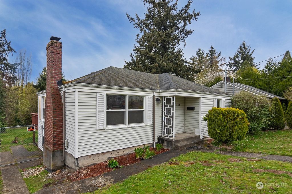 Photo of 11427 Crestwood Drive S, Seattle, WA 98178 (MLS # 2220226)