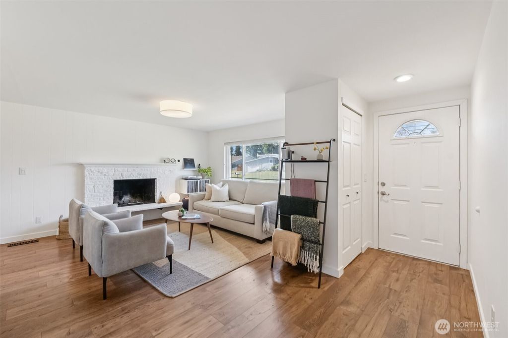 Photo of 16602 126th Avenue SE, Renton, WA 98058 (MLS # 2452798)