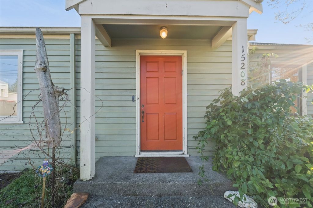 Photo of 15208 6th Avenue NE, Shoreline, WA 98155 (MLS # 2469432)