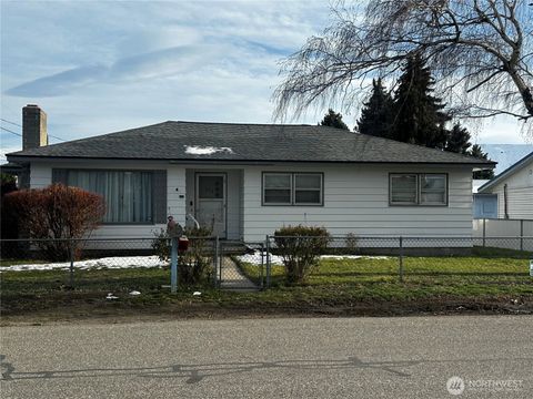Photo of 354 6th St NE St, East Wenatchee, WA 98802 (MLS # 2494798)