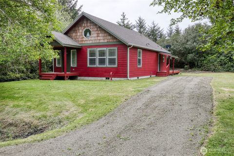 Photo of 899 Wawona Avenue SW, Ocean Shores, WA 98569 (MLS # 2528349)