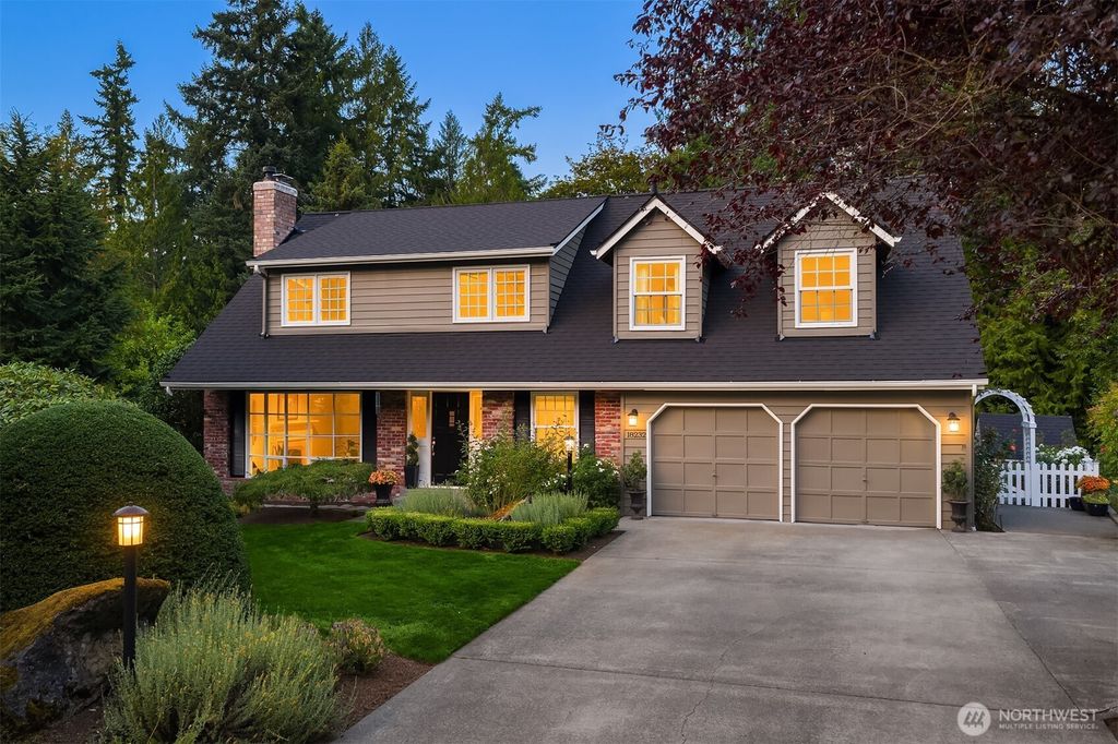 Photo of 18232 SE 43rd Court, Issaquah, WA 98027 (MLS # 2420557)