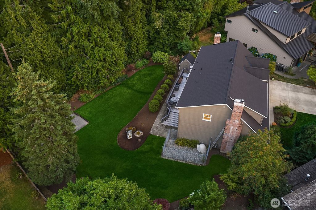 Photo of 18232 SE 43rd Court, Issaquah, WA 98027 (MLS # 2420557)