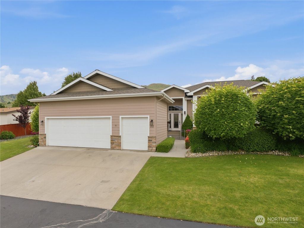 Photo of 1845 Maple Street #22, Wenatchee, WA 98801 (MLS # 2518939)