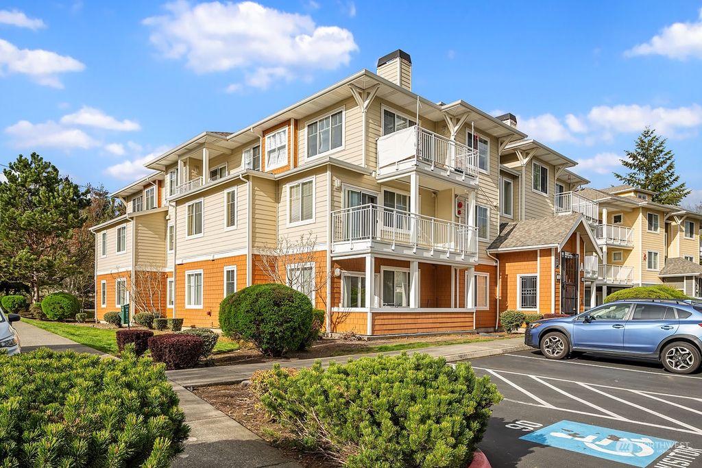 Photo of 564 225th Lane NE #A204, Sammamish, WA 98074 (MLS # 2210592)