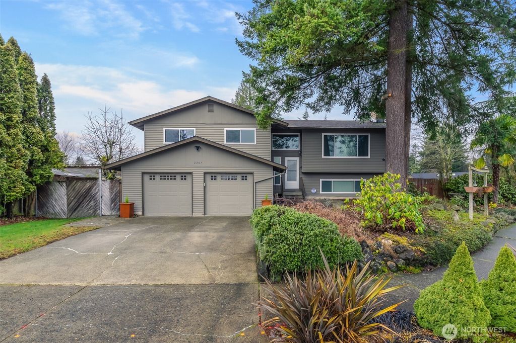 Photo of 2207 Bremerton Avenue NE, Renton, WA 98059 (MLS # 2475696)