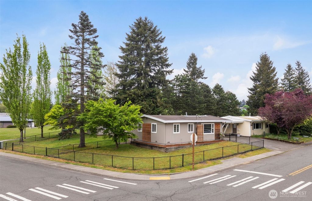 Photo of 2502 NE 7th Street, Renton, WA 98056 (MLS # 2501515)