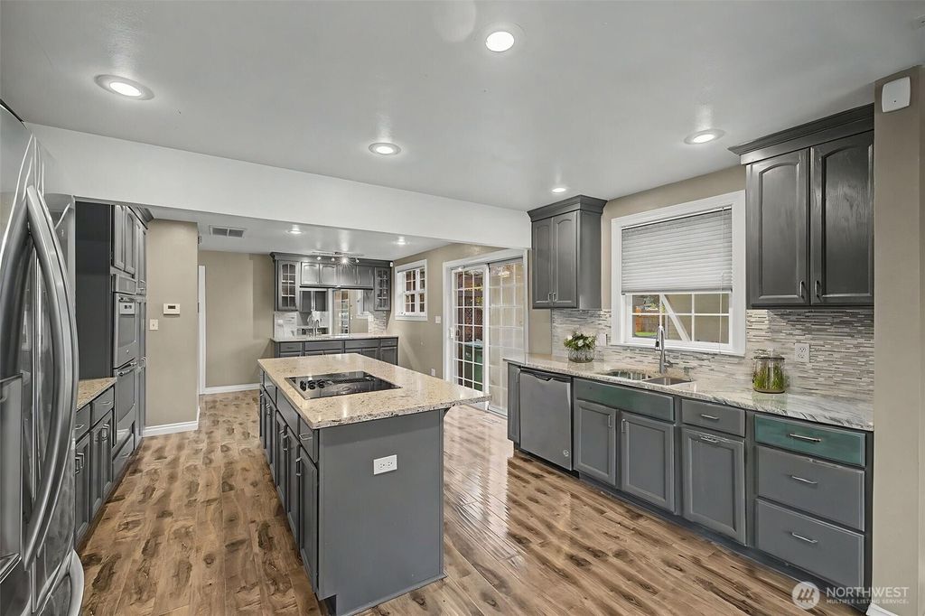 Photo of 2502 NE 7th Street, Renton, WA 98056 (MLS # 2501515)