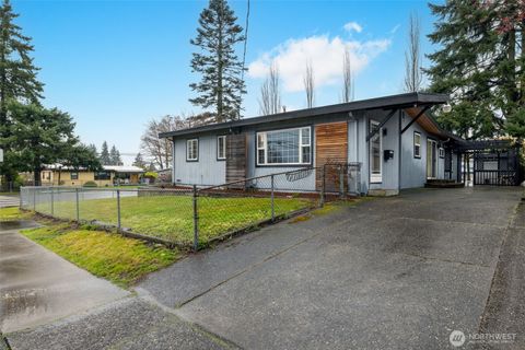 Photo of 2502 NE 7th Street, Renton, WA 98056 (MLS # 2501515)