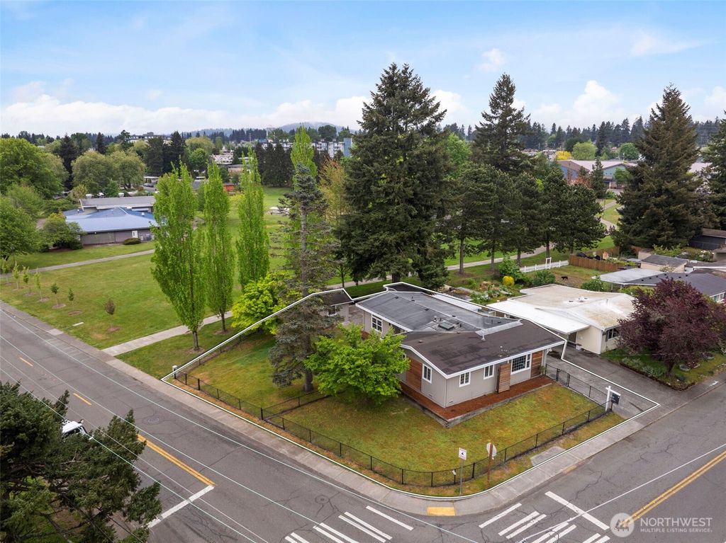 Photo of 2502 NE 7th Street, Renton, WA 98056 (MLS # 2501515)