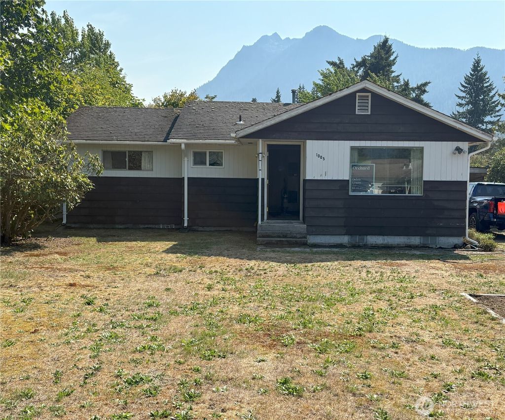 Photo of 1005 Alvord Street, Darrington, WA 98241 (MLS # 2428117)