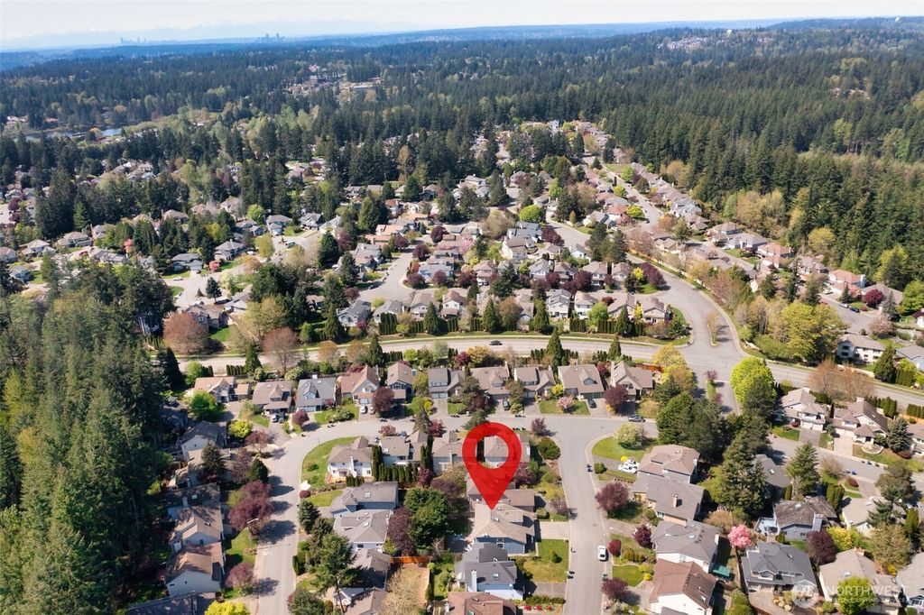 Photo of 24815 SE 37th Place, Sammamish, WA 98029 (MLS # 2348008)