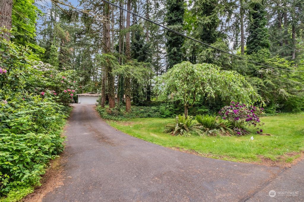Photo of 24931 SE 30th Street, Sammamish, WA 98075 (MLS # 2073049)