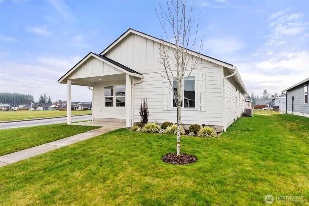 Photo of 504 Powell Ave Ave, Winlock, WA 98596 (MLS # 2463587)