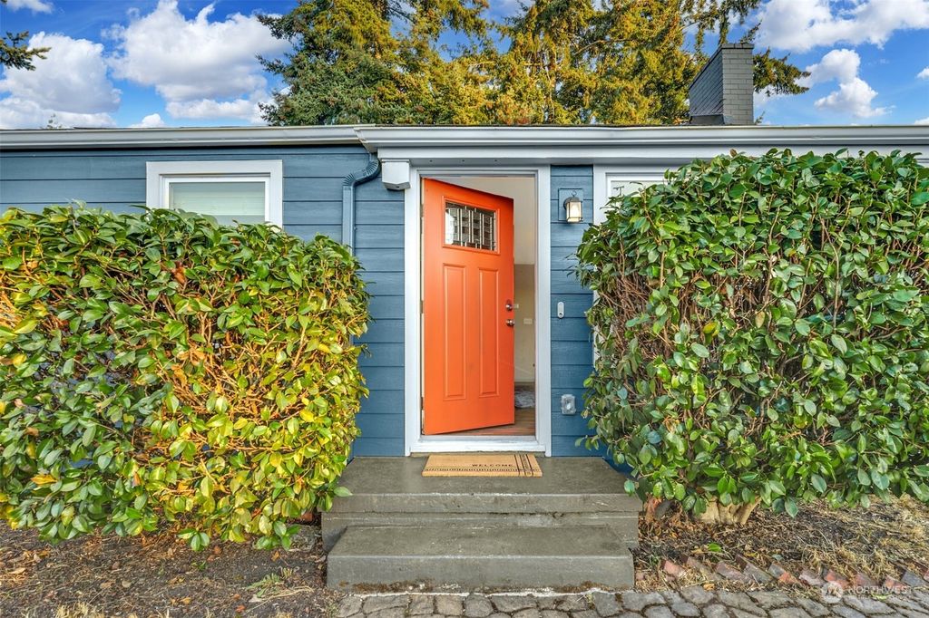 Photo of 512 Grandey Way NE, Renton, WA 98056 (MLS # 2016970)