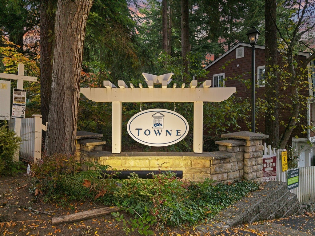 Photo of 3018 128th Avenue SE #12, Bellevue, WA 98005 (MLS # 2595206)