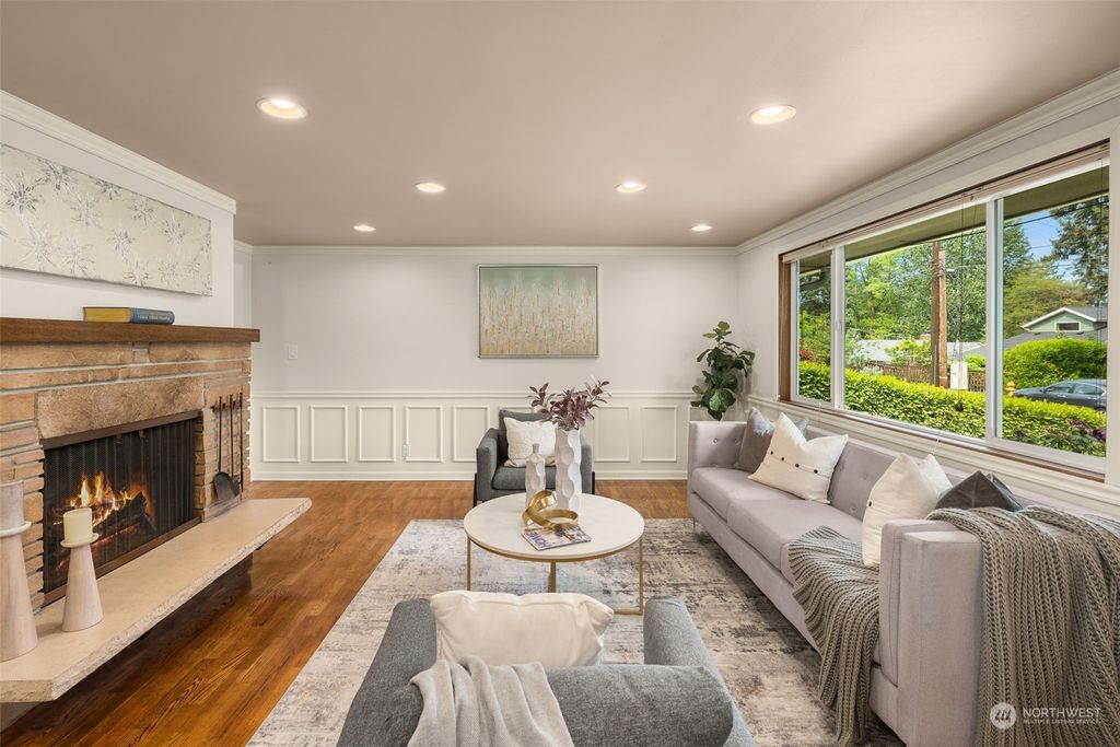 Photo of 14023 25th Avenue NE, Seattle, WA 98125 (MLS # 2068134)