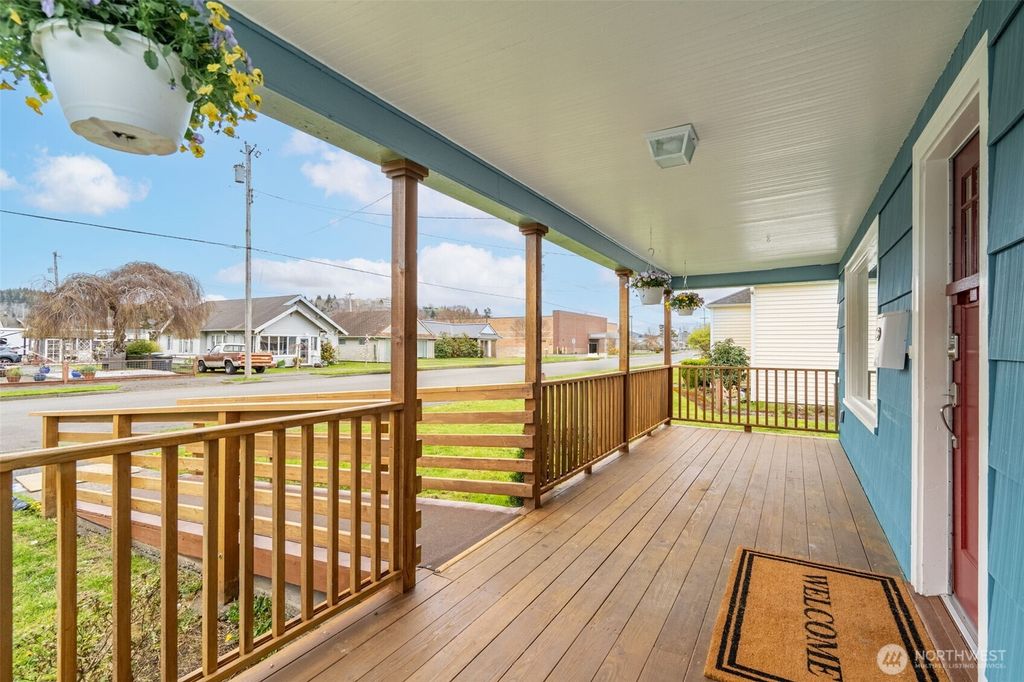 Photo of 3102 Aberdeen Avenue, Hoquiam, WA 98550 (MLS # 2500864)