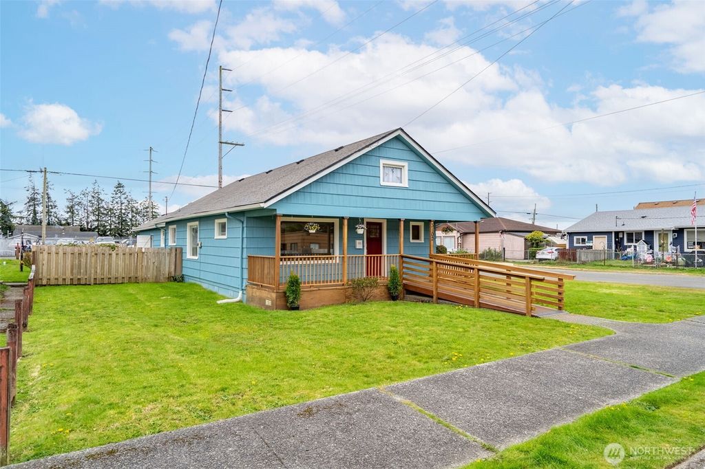 Photo of 3102 Aberdeen Avenue, Hoquiam, WA 98550 (MLS # 2500864)